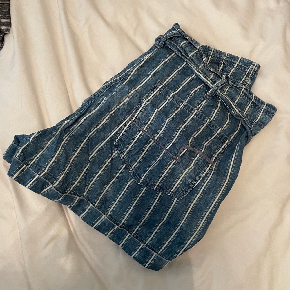 American eagle blue and white striped shorts